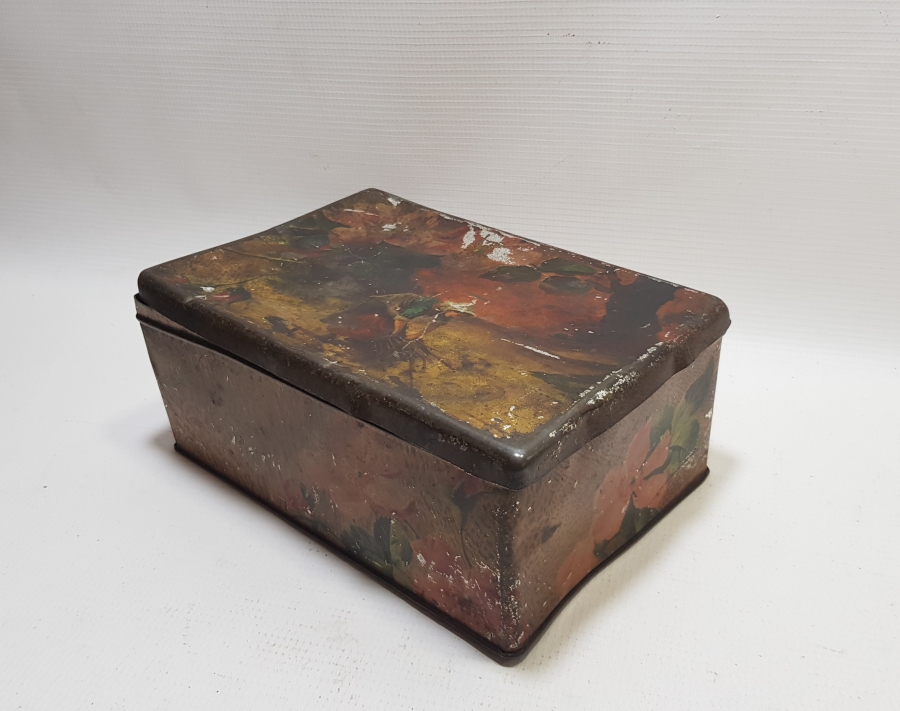 ÜZERİNDE 3 DİLDE DAMGA BULUNAN OSMANLI DÖNEMİ YAVRUYAN KAPAKLI KUTU