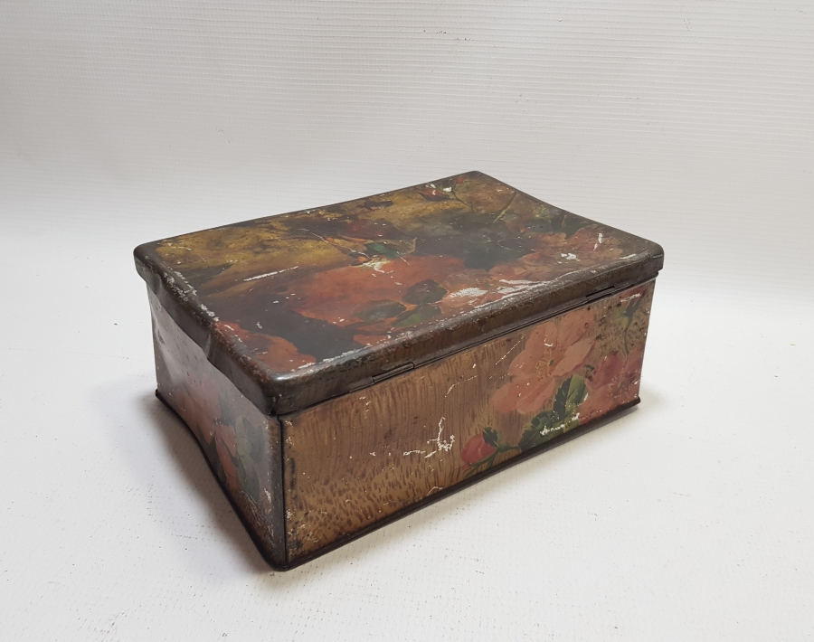 ÜZERİNDE 3 DİLDE DAMGA BULUNAN OSMANLI DÖNEMİ YAVRUYAN KAPAKLI KUTU