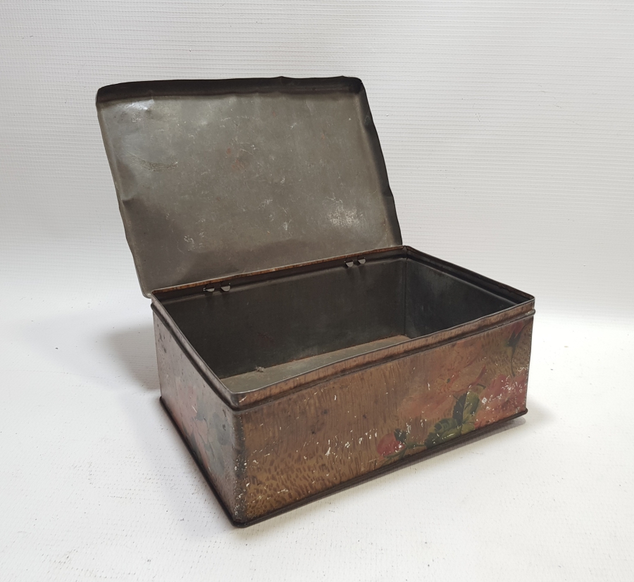 ÜZERİNDE 3 DİLDE DAMGA BULUNAN OSMANLI DÖNEMİ YAVRUYAN KAPAKLI KUTU