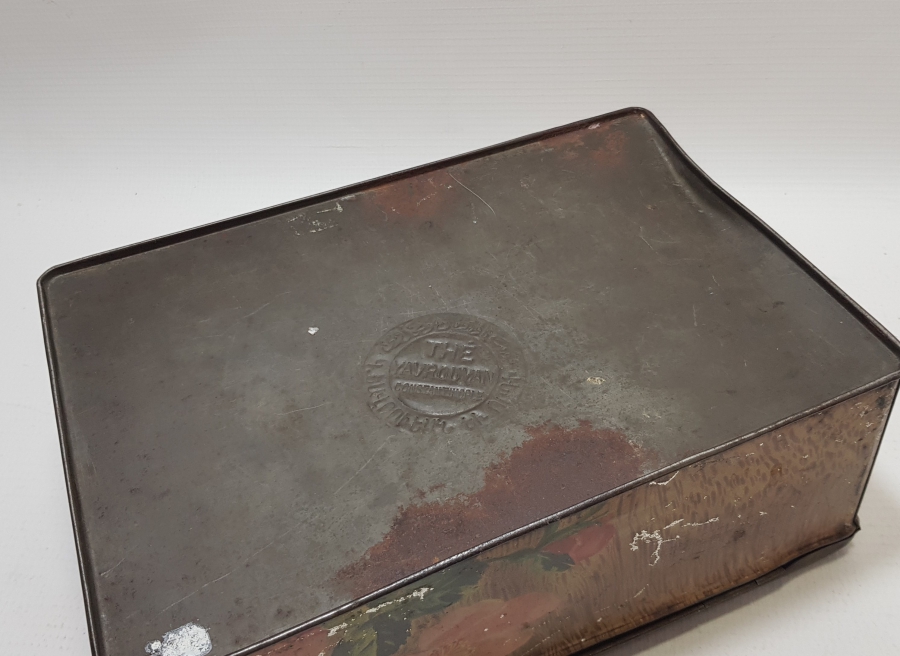 ÜZERİNDE 3 DİLDE DAMGA BULUNAN OSMANLI DÖNEMİ YAVRUYAN KAPAKLI KUTU