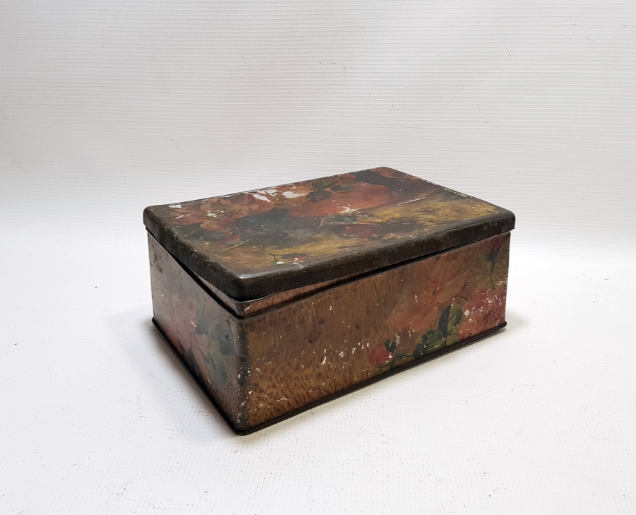 ÜZERİNDE 3 DİLDE DAMGA BULUNAN OSMANLI DÖNEMİ YAVRUYAN KAPAKLI KUTU