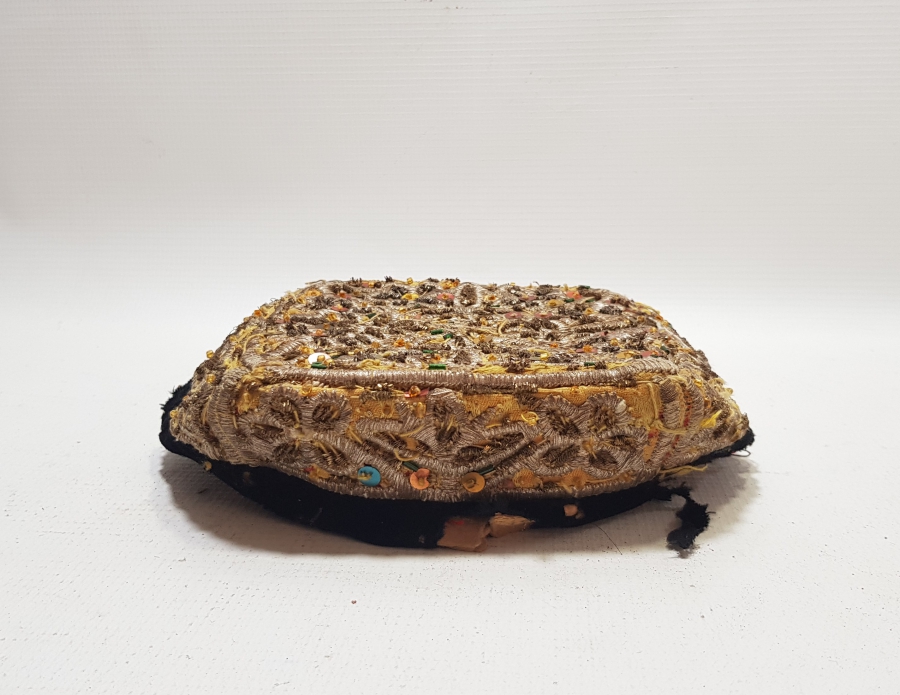 ÜZERİ GÜMÜŞ SIRMA İŞÇİLİKLİ OSMANLI DÖNEMİ TÜRKMEN İŞİ GELİN FESİ