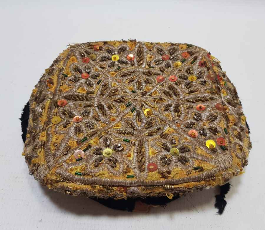 ÜZERİ GÜMÜŞ SIRMA İŞÇİLİKLİ OSMANLI DÖNEMİ TÜRKMEN İŞİ GELİN FESİ