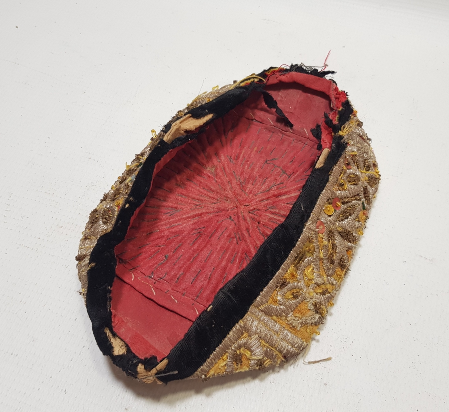 ÜZERİ GÜMÜŞ SIRMA İŞÇİLİKLİ OSMANLI DÖNEMİ TÜRKMEN İŞİ GELİN FESİ