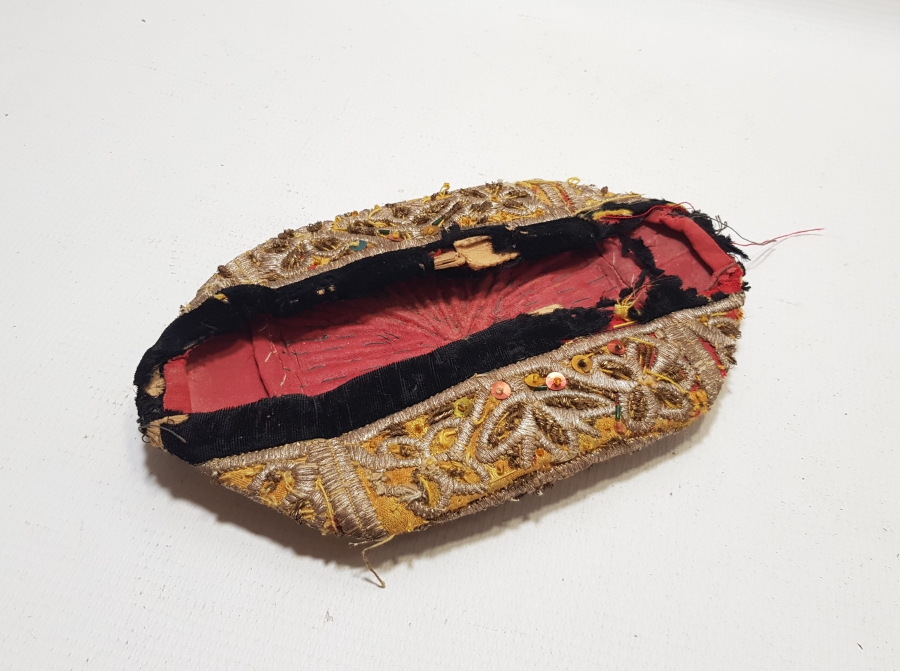 ÜZERİ GÜMÜŞ SIRMA İŞÇİLİKLİ OSMANLI DÖNEMİ TÜRKMEN İŞİ GELİN FESİ