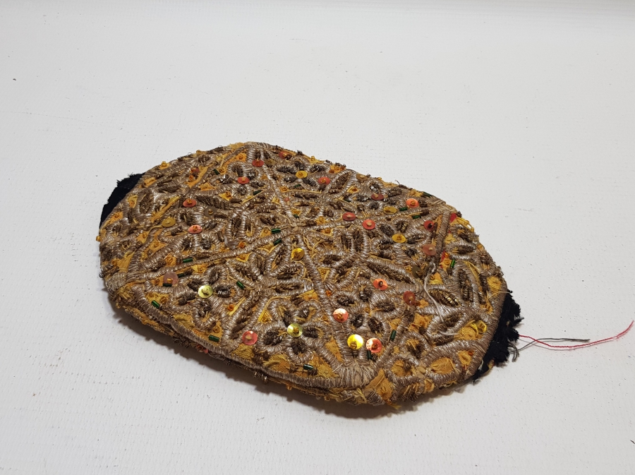 ÜZERİ GÜMÜŞ SIRMA İŞÇİLİKLİ OSMANLI DÖNEMİ TÜRKMEN İŞİ GELİN FESİ