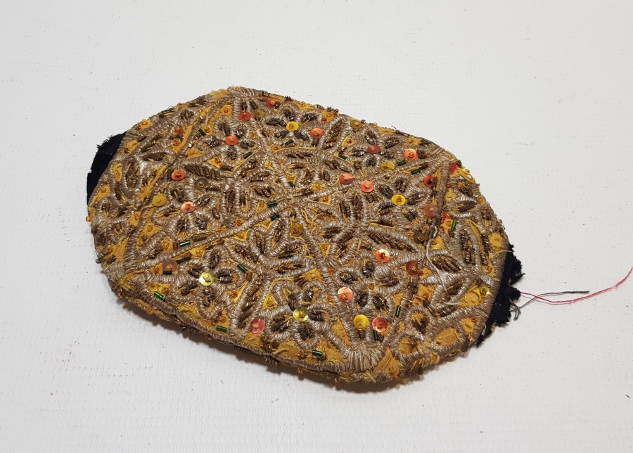 ÜZERİ GÜMÜŞ SIRMA İŞÇİLİKLİ OSMANLI DÖNEMİ TÜRKMEN İŞİ GELİN FESİ