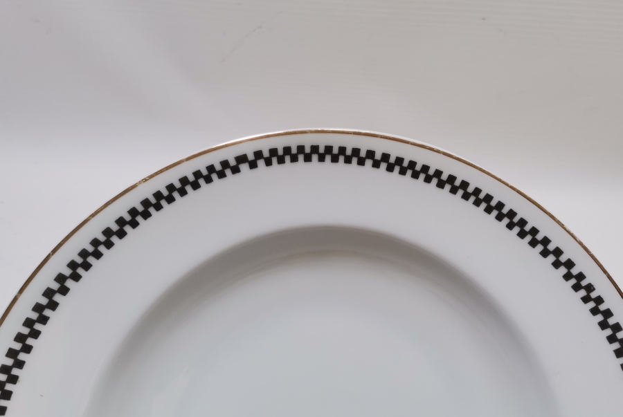 ARKASI OSMANLICA YAZILI VE ALTIN VARAKLI PORSELEN YEMEK TABAĞI