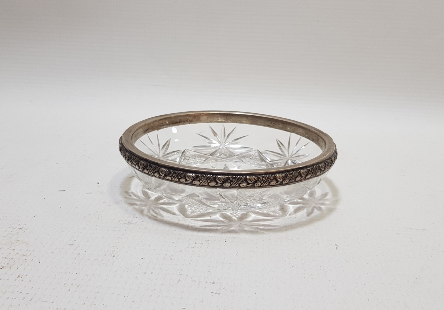 MEŞHUR SAURY USTA YAPIMI KRİSTAL KESME İŞÇİLİKLİ OSMANLI DÖNEMİ GÜMÜŞ APLİKLİ İKRAMLIK