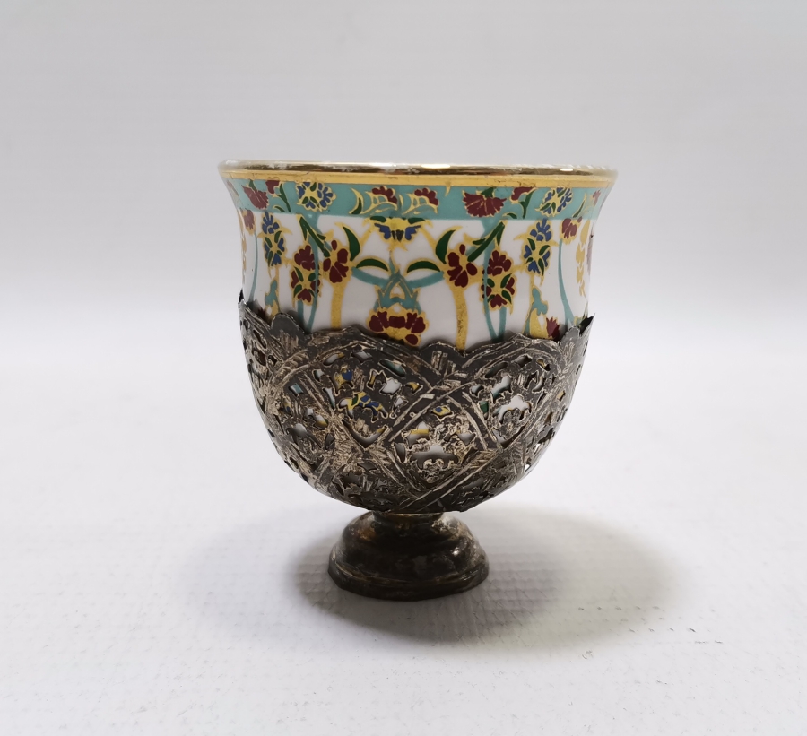 TESTERE İŞÇİLİKLİ ABDÜLHAMİD HAN DÖNEMİ TUĞRALI VE SAH DAMGALI ORİJİNAL FİNCANI İLE FİNCAN ZARFI