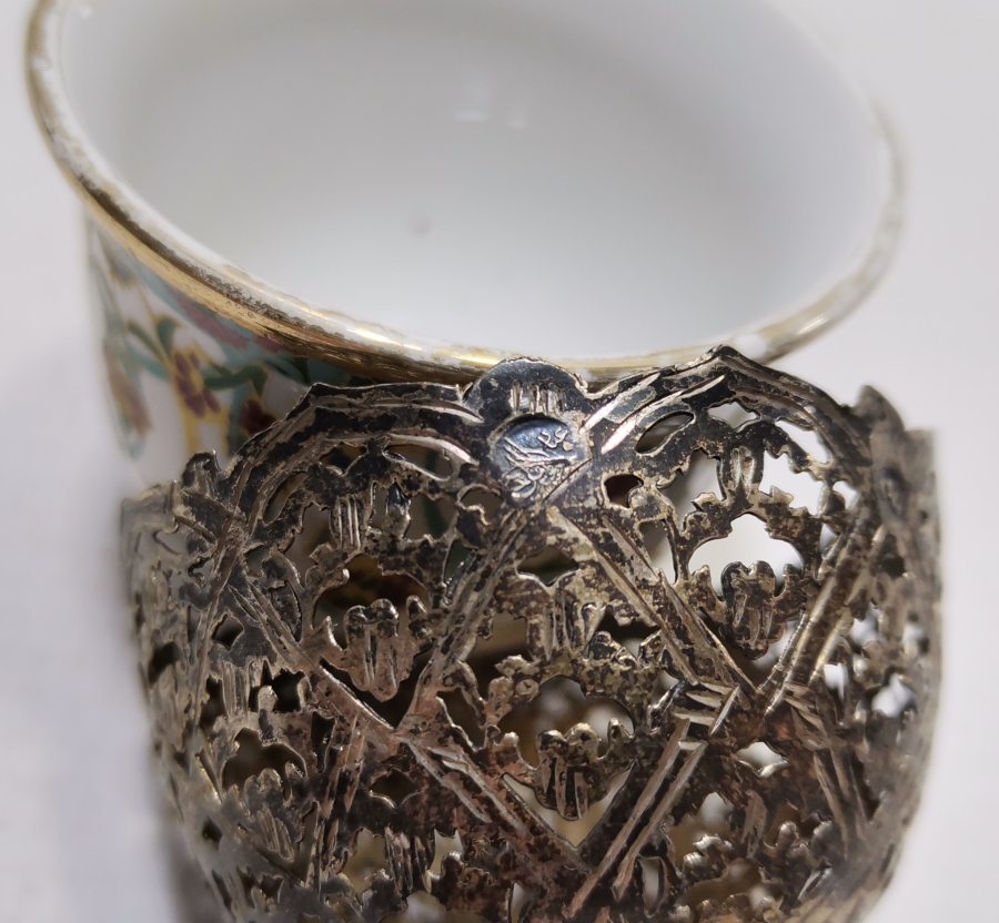 TESTERE İŞÇİLİKLİ ABDÜLHAMİD HAN DÖNEMİ TUĞRALI VE SAH DAMGALI ORİJİNAL FİNCANI İLE FİNCAN ZARFI