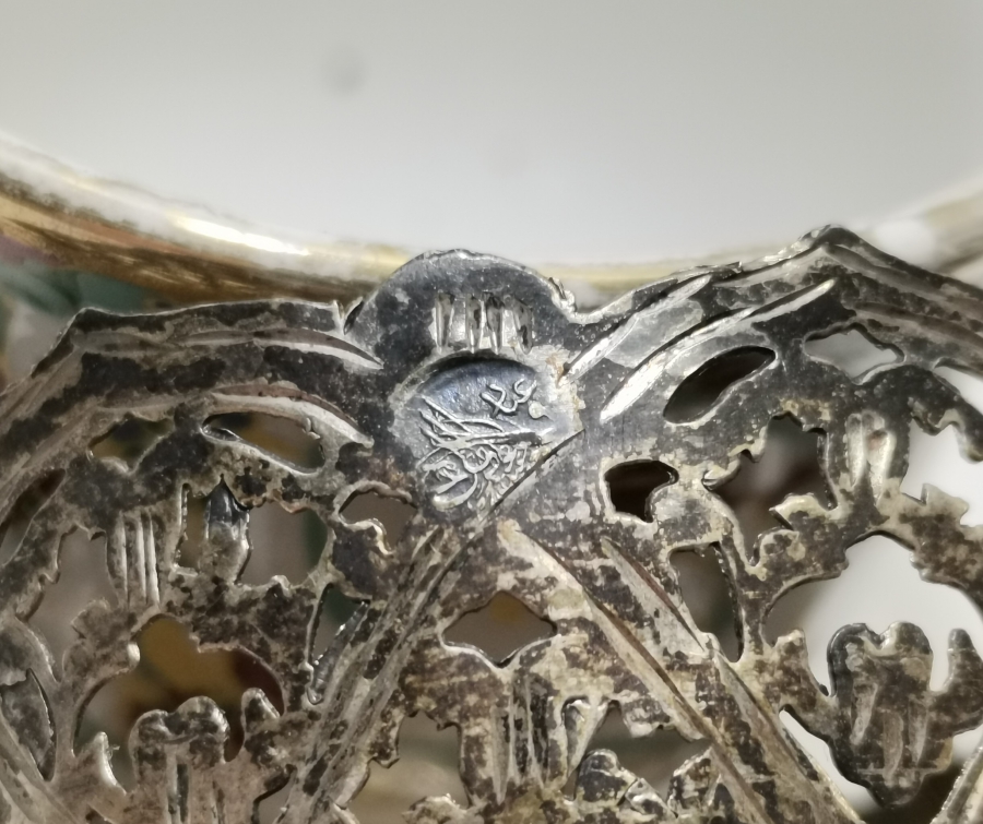 TESTERE İŞÇİLİKLİ ABDÜLHAMİD HAN DÖNEMİ TUĞRALI VE SAH DAMGALI ORİJİNAL FİNCANI İLE FİNCAN ZARFI