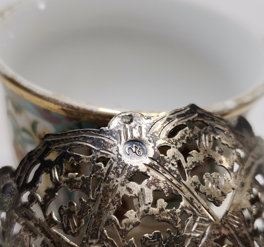 TESTERE İŞÇİLİKLİ ABDÜLHAMİD HAN DÖNEMİ TUĞRALI VE SAH DAMGALI ORİJİNAL FİNCANI İLE FİNCAN ZARFI