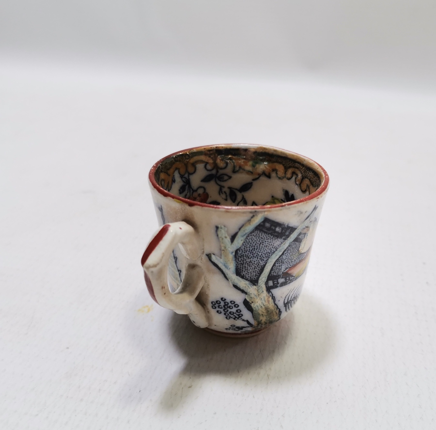 İÇİ VE DIŞI EL BOYAMA İŞÇİLİKLİ NADİR ÇİN KAHVE FİNCANI