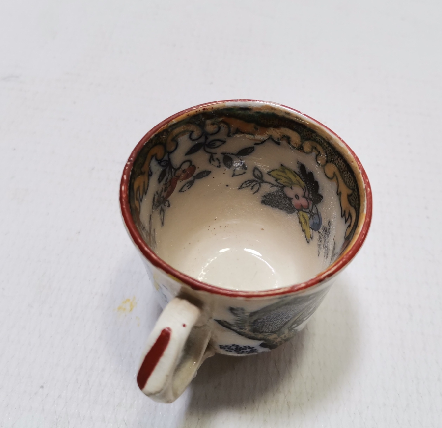 İÇİ VE DIŞI EL BOYAMA İŞÇİLİKLİ NADİR ÇİN KAHVE FİNCANI