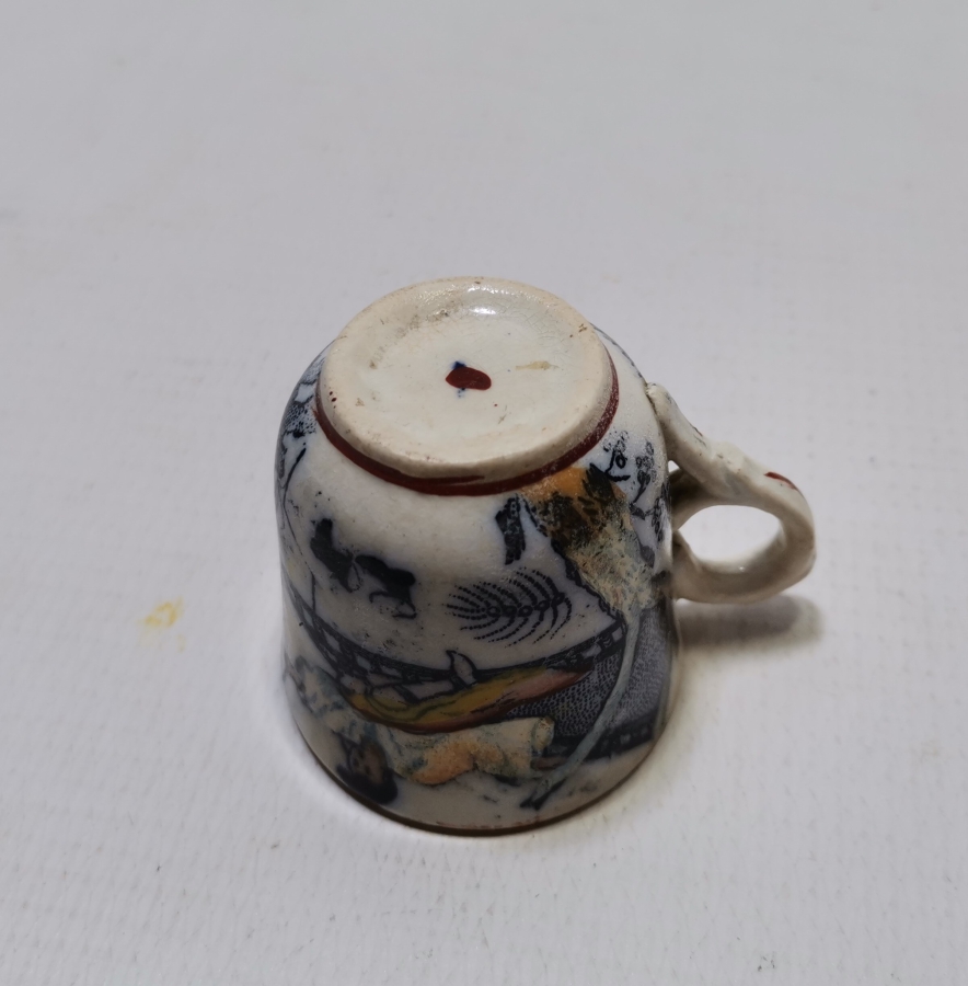 İÇİ VE DIŞI EL BOYAMA İŞÇİLİKLİ NADİR ÇİN KAHVE FİNCANI