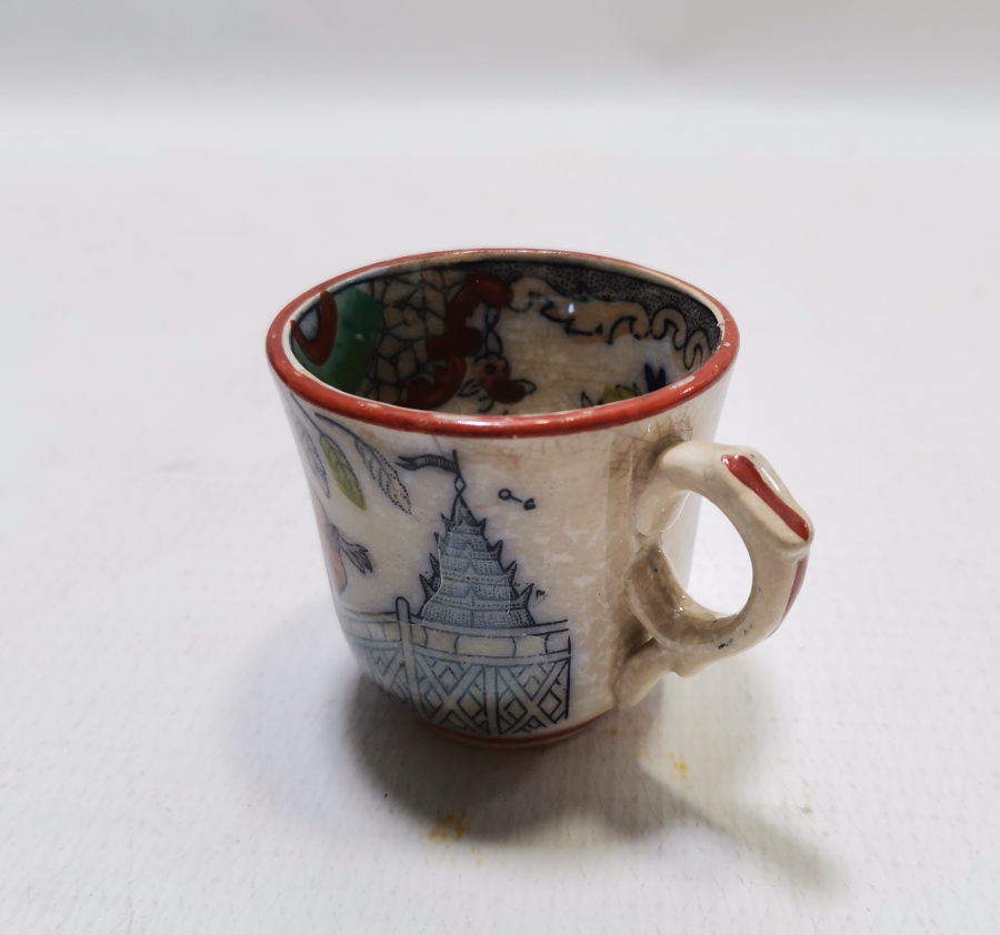 İÇİ VE DIŞI EL BOYAMA İŞÇİLİKLİ NADİR ÇİN KAHVE FİNCANI