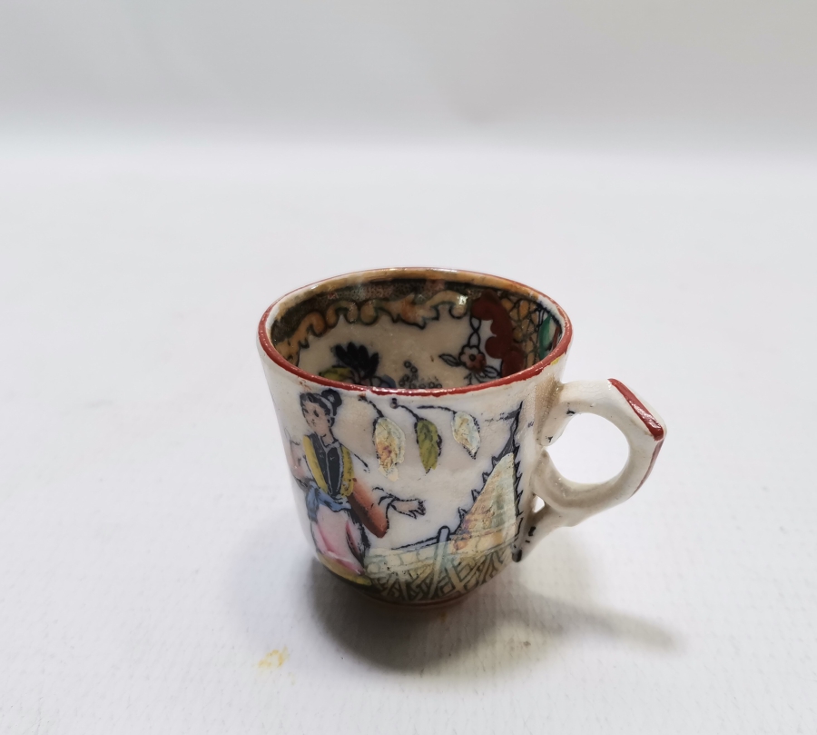 İÇİ VE DIŞI EL BOYAMA İŞÇİLİKLİ NADİR ÇİN KAHVE FİNCANI