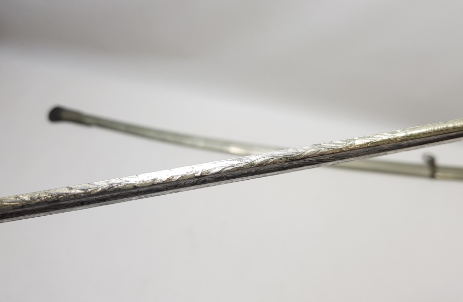 İKİ TARAFI GRAVÜRLÜ VE DEVLET ARMALI BOYNUZ SAPLI OSMANLI DÖNEMİ HAFİF SÜVARİ SUBAY KILICI