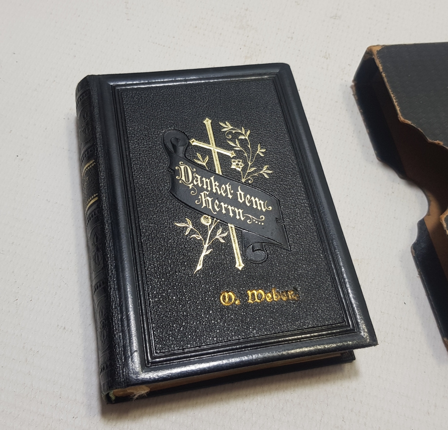 ORİJİNAL KUTUSUNDA İÇİ GRAVÜRLÜ İNCİL