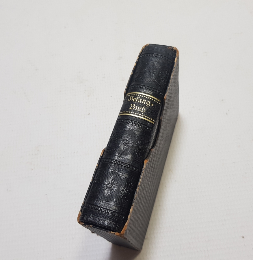 ORİJİNAL KUTUSUNDA İÇİ GRAVÜRLÜ İNCİL