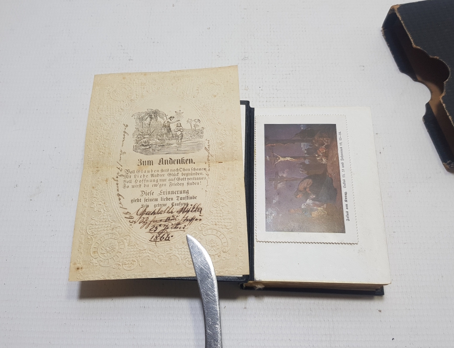 ORİJİNAL KUTUSUNDA İÇİ GRAVÜRLÜ İNCİL