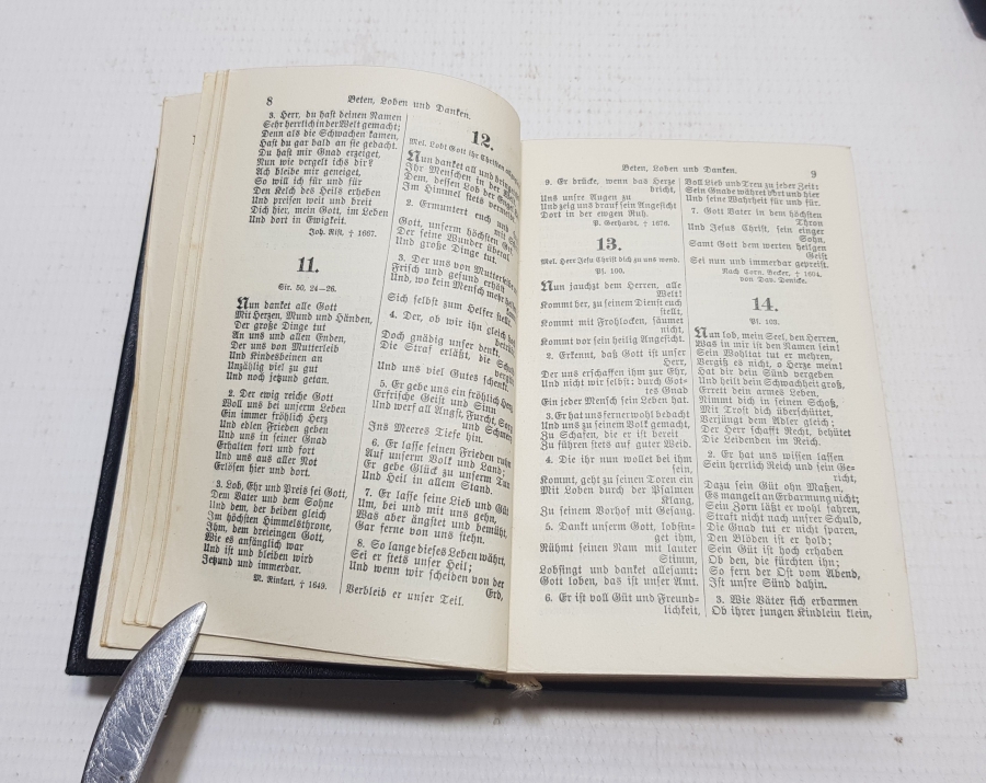 ORİJİNAL KUTUSUNDA İÇİ GRAVÜRLÜ İNCİL