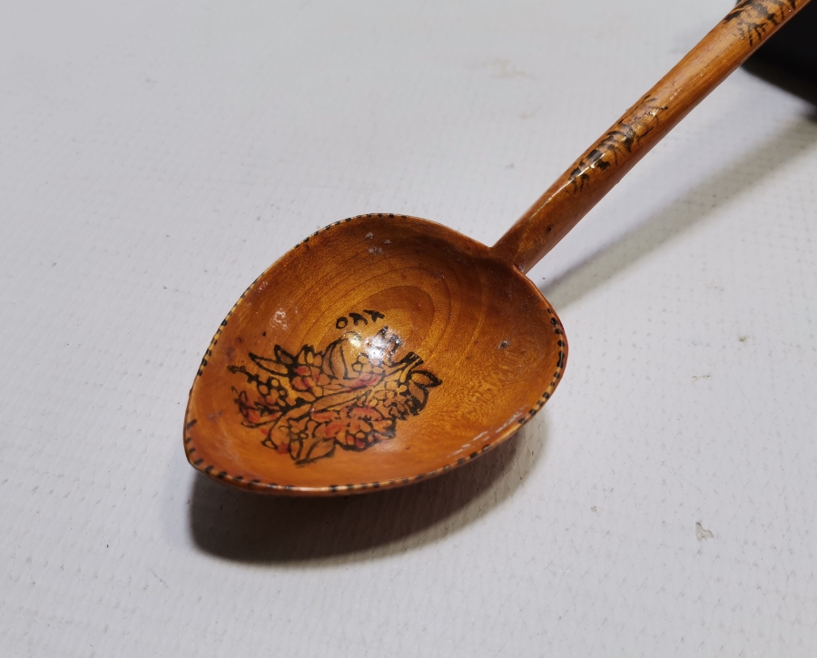ÜZERİ TARİHLİ EL BOYAMA OSMANLI DÖNEMİ TAHTA KAŞIK