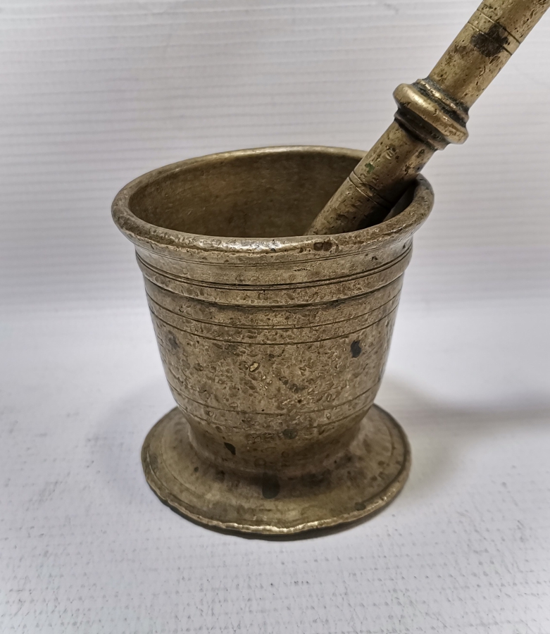 NADİR FORMDA OSMANLI DÖNEMİ ORİJİNAL ELİYLE HAVAN