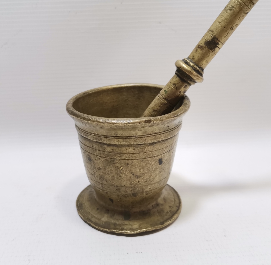 NADİR FORMDA OSMANLI DÖNEMİ ORİJİNAL ELİYLE HAVAN