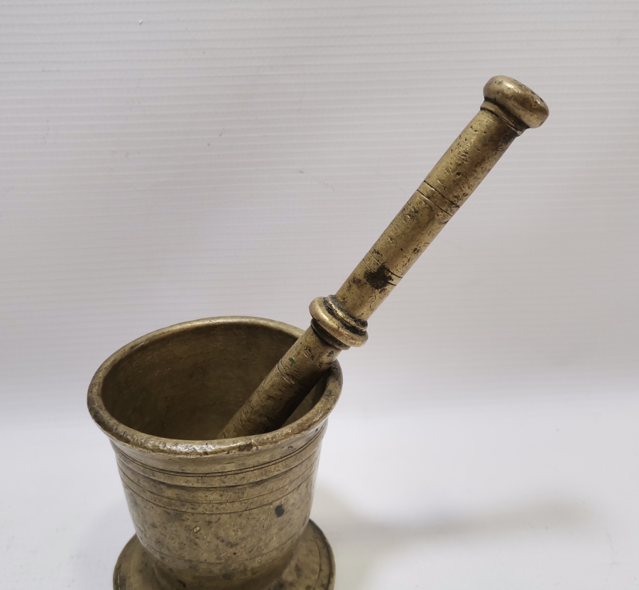 NADİR FORMDA OSMANLI DÖNEMİ ORİJİNAL ELİYLE HAVAN