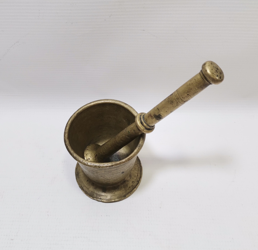 NADİR FORMDA OSMANLI DÖNEMİ ORİJİNAL ELİYLE HAVAN