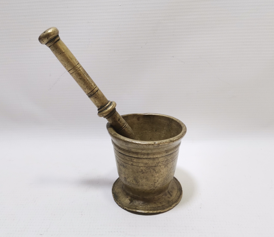 NADİR FORMDA OSMANLI DÖNEMİ ORİJİNAL ELİYLE HAVAN