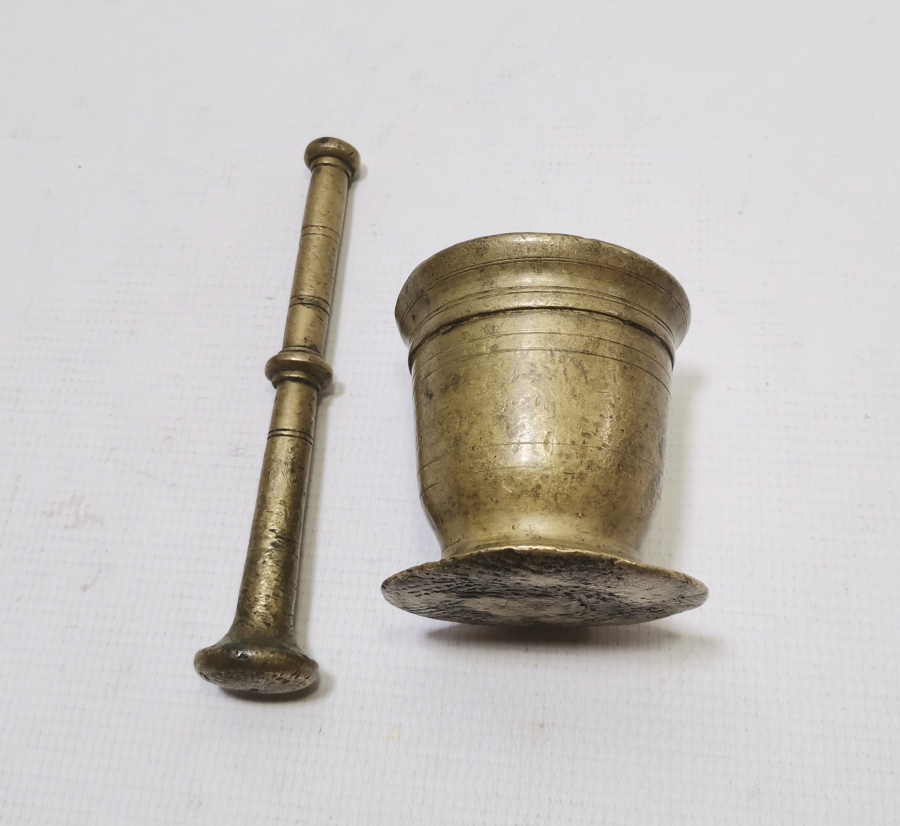 NADİR FORMDA OSMANLI DÖNEMİ ORİJİNAL ELİYLE HAVAN