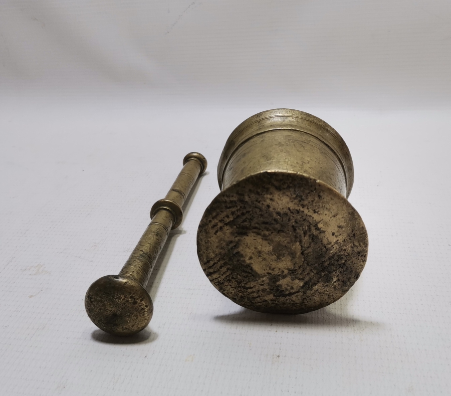 NADİR FORMDA OSMANLI DÖNEMİ ORİJİNAL ELİYLE HAVAN