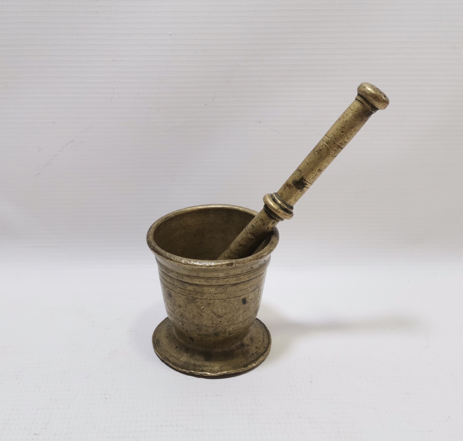 NADİR FORMDA OSMANLI DÖNEMİ ORİJİNAL ELİYLE HAVAN