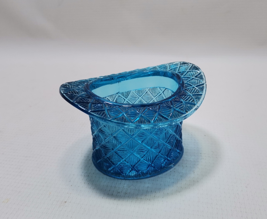 ŞAPKA FORMUNDA YAPILMIŞ KABARTMA İŞÇİLİKLİ 1900 BAŞLARI FRANSIZ ŞEKERLİK