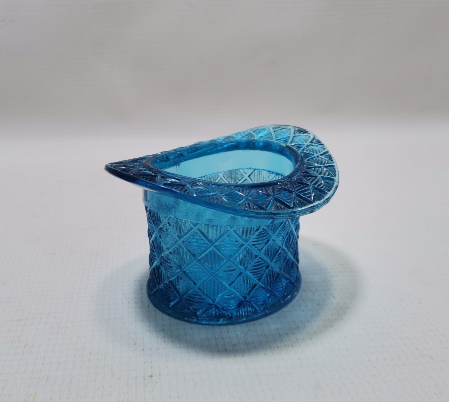 ŞAPKA FORMUNDA YAPILMIŞ KABARTMA İŞÇİLİKLİ 1900 BAŞLARI FRANSIZ ŞEKERLİK