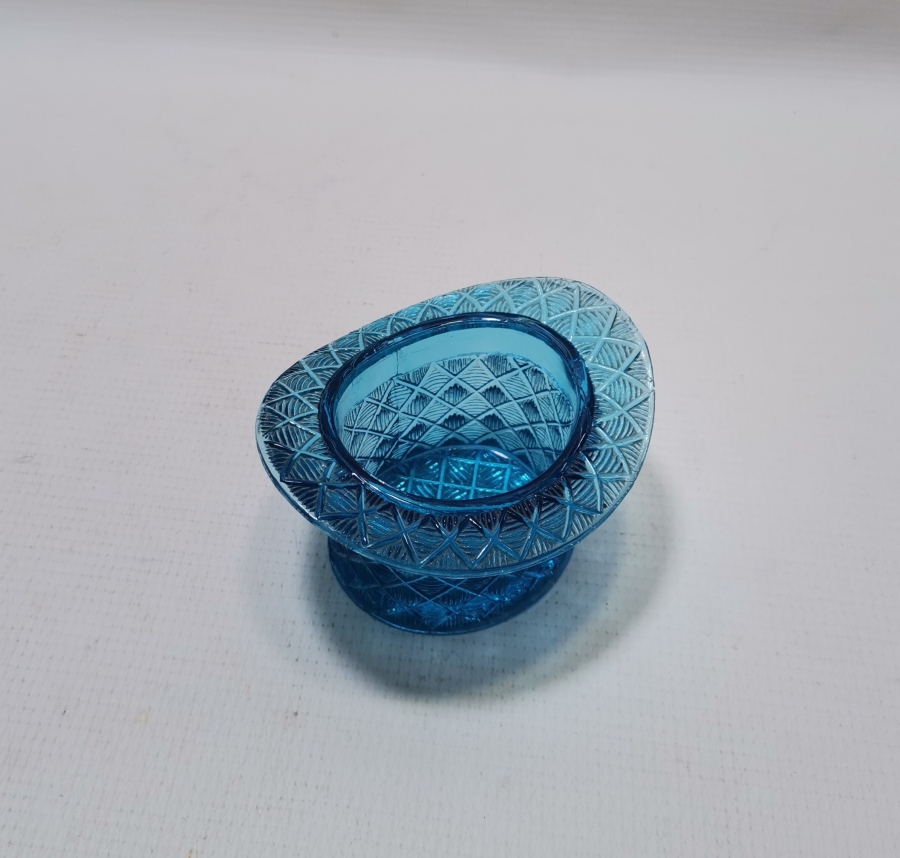 ŞAPKA FORMUNDA YAPILMIŞ KABARTMA İŞÇİLİKLİ 1900 BAŞLARI FRANSIZ ŞEKERLİK