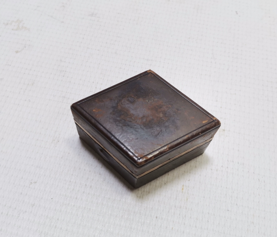 ÜZERİ KALEM İŞÇİLİKLİ VE ALTIN VERMEYLİ OSMANLI DÖNEMİ NADİR SEYAHAT HOKKASI