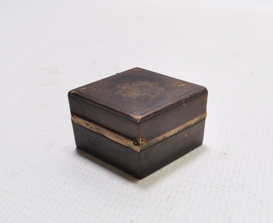 ÜZERİ KALEM İŞÇİLİKLİ VE ALTIN VERMEYLİ OSMANLI DÖNEMİ NADİR SEYAHAT HOKKASI