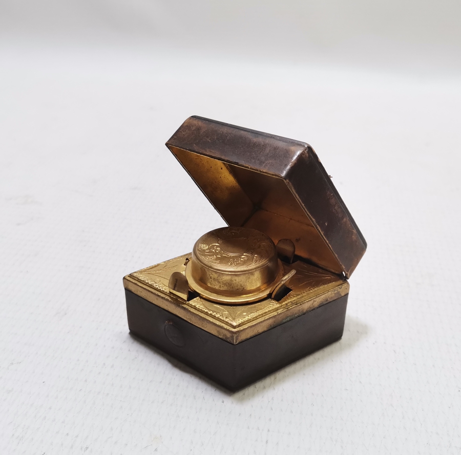 ÜZERİ KALEM İŞÇİLİKLİ VE ALTIN VERMEYLİ OSMANLI DÖNEMİ NADİR SEYAHAT HOKKASI