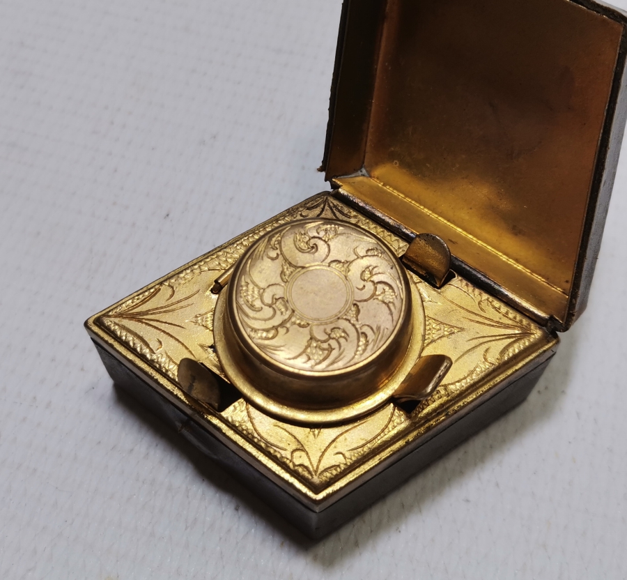 ÜZERİ KALEM İŞÇİLİKLİ VE ALTIN VERMEYLİ OSMANLI DÖNEMİ NADİR SEYAHAT HOKKASI