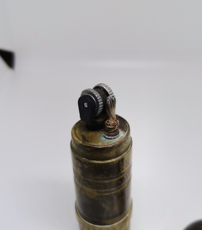 MAVZER MERMİSİ FORMUNDA YAPILMIŞ OSMANLI DÖNEMİ SUBAY ÇAKMAĞI