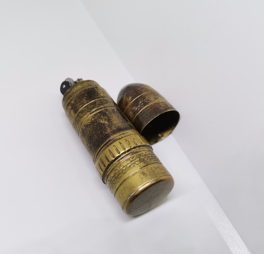 MAVZER MERMİSİ FORMUNDA YAPILMIŞ OSMANLI DÖNEMİ SUBAY ÇAKMAĞI