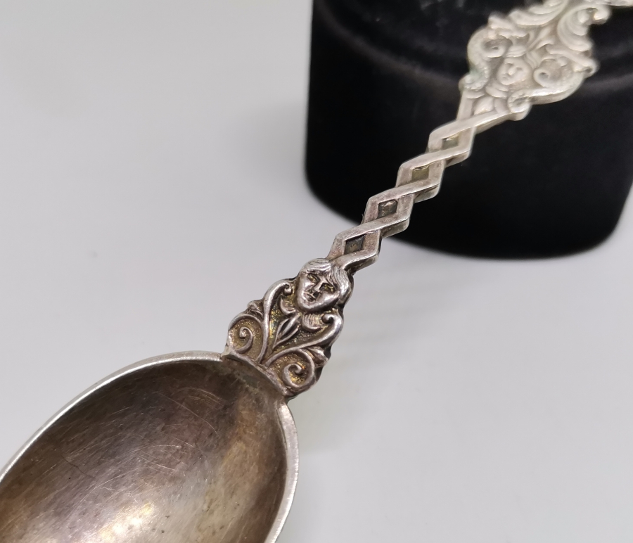 KABARTMA İŞÇİLİKLİ ANTİKA GÜMÜŞ HATIRA KAŞIK