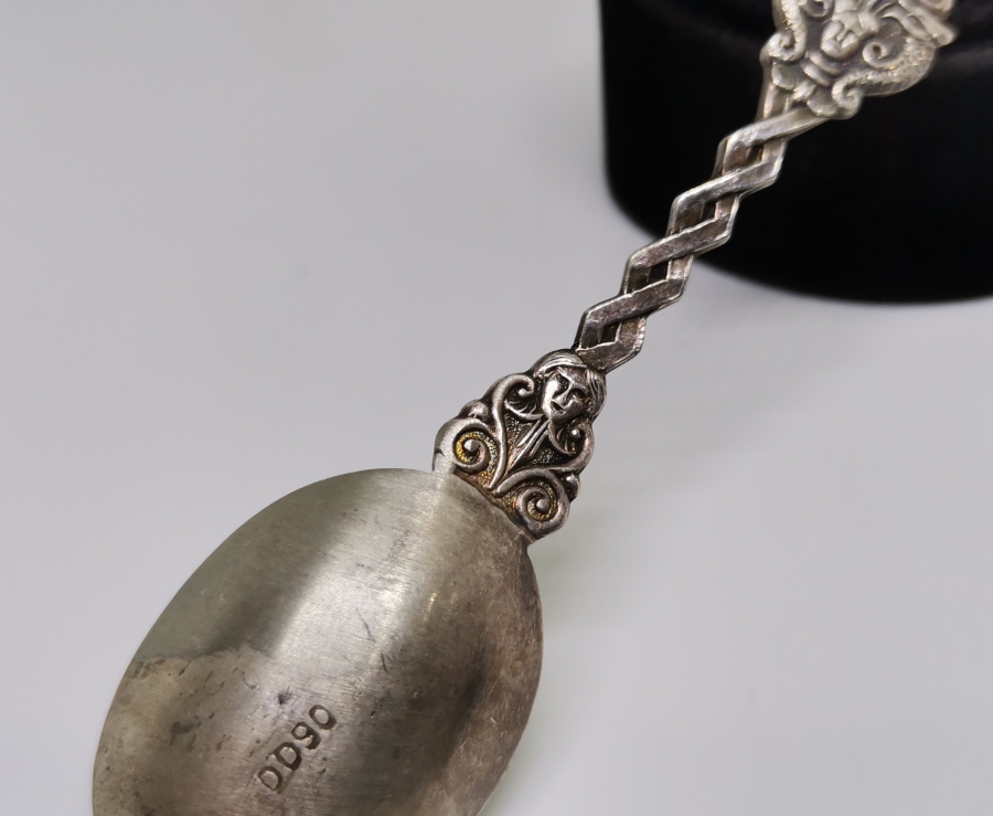 KABARTMA İŞÇİLİKLİ ANTİKA GÜMÜŞ HATIRA KAŞIK