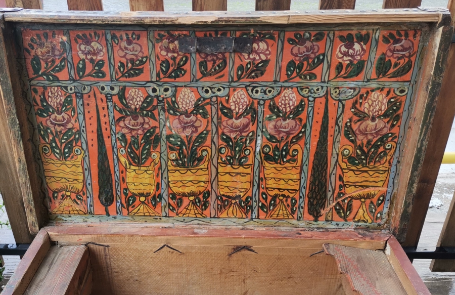 OSMANLI DÖNEMİ KAPAĞI KÖK BOYALI SELVİLİ VE KABARALI ORİJİNAL ANAHTARIYLA KASTAMONU GELİN SANDIĞI