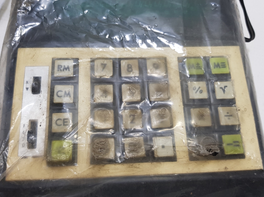 ANTİKA ELEKTRİKLİ HESAP MAKİNESİ