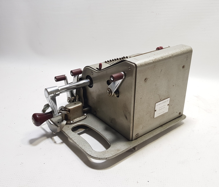 BRUNSVIGA MARKA ALMAN YAPIMI NADİR İLK DÖNEM BÜYÜK BOY HESAP MAKİNESİ